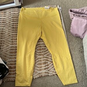 Brand new yellow leggings from old navy size 2x